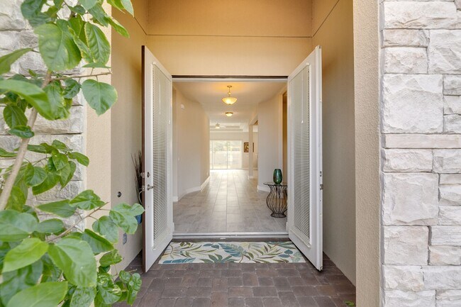 Building Photo - Luxury Living At An Affordable Price