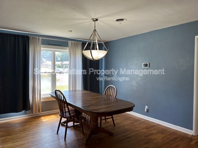 Building Photo - 5425 Westwood Dr