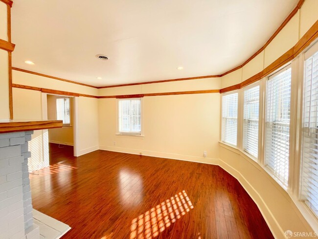 Building Photo - 2 Brighton Ave