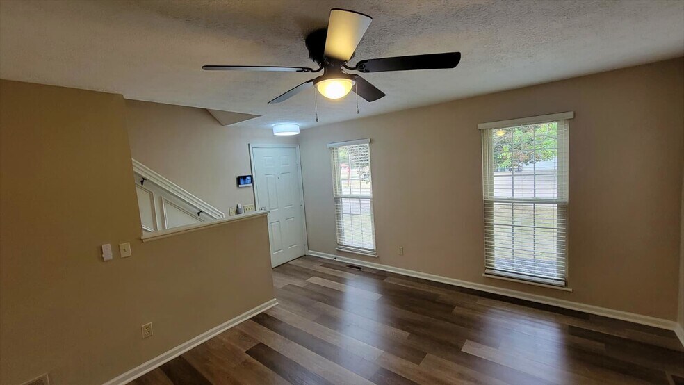 Building Photo - 6525 Blossomwood Cir NE