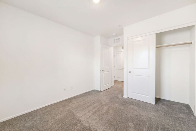 Building Photo - Modern Inspirada Townhome with Stylish Finishes & Community Pool Access!