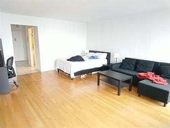 Building Photo - Brook House -A1115