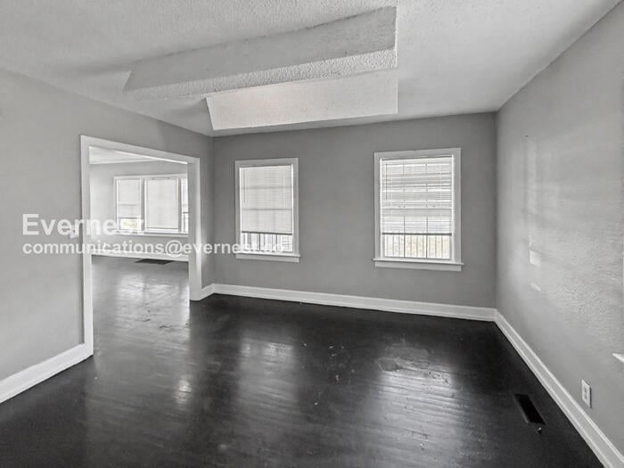 Building Photo - 1701 4th Ave W