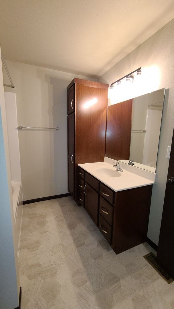 Building Photo - Modern 3 Bedroom Home with Garage & Fenced Yard for Rent!