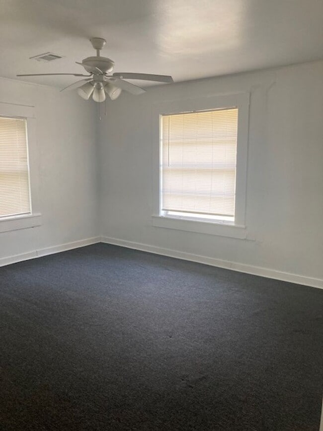Building Photo - Gulfport 2 Bedroom