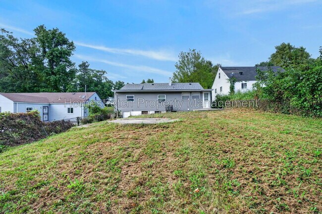 Building Photo - 452 Bluff Dr