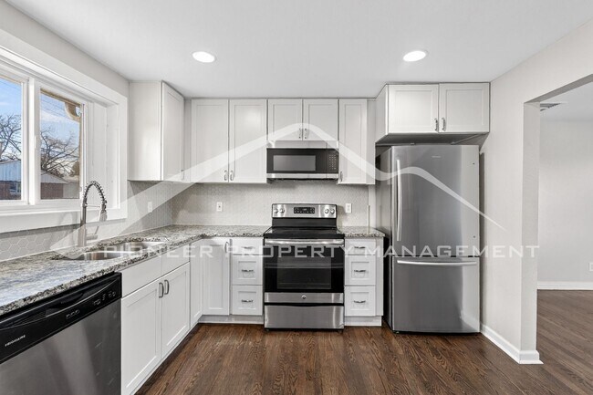 Building Photo - Gorgeous Home with Washer/Dryer and Fenced Yard