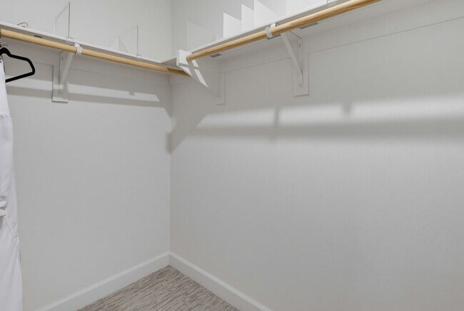 Building Photo - 956 Blackstone Dr