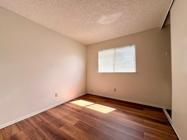 Building Photo - Beautiful 3 Bedroom, 2 full bathroom single story with HUGE backyard! For rent in Sacramento