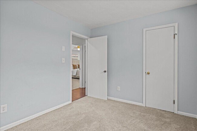Building Photo - 4783 Rosecroft St