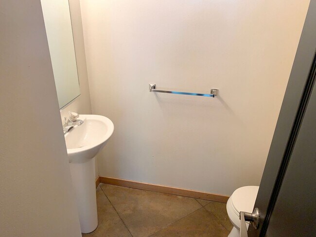 Building Photo - 209 W Mulberry St