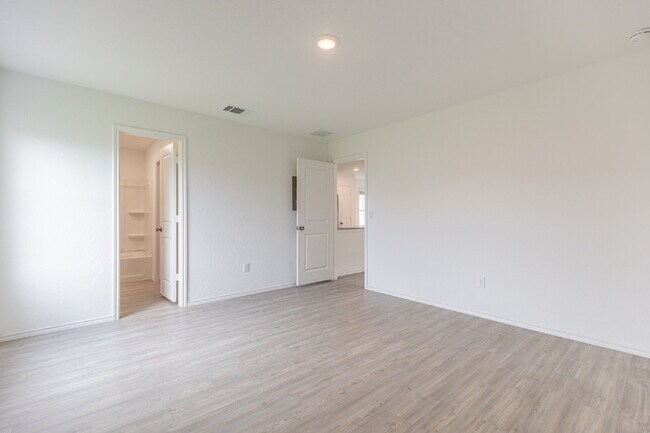 Building Photo - 331 Ambush Ridge