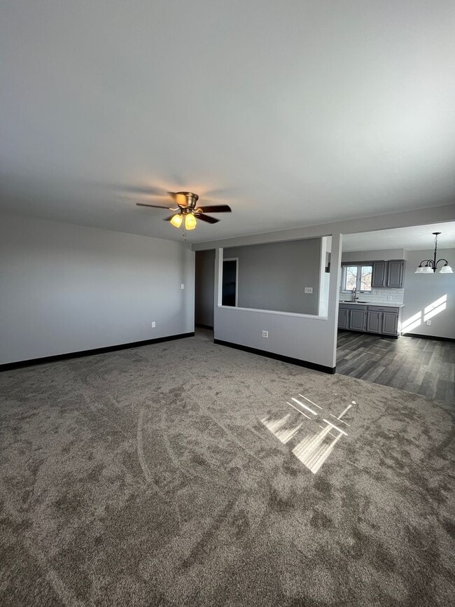 Building Photo - Spacious, bright and newly renovated 2nd-floor apartment available in Bath