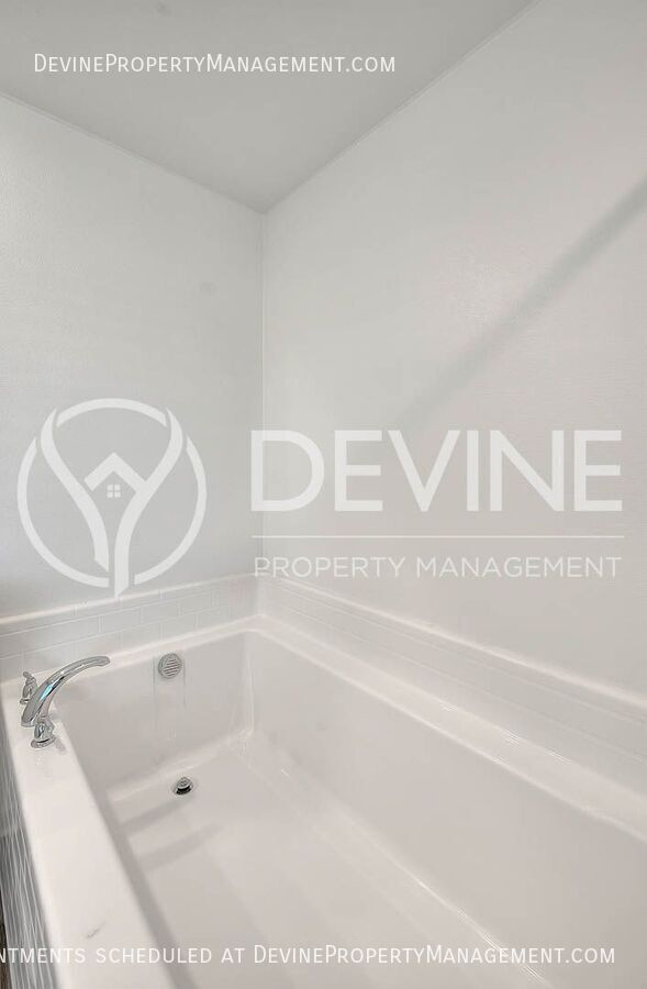 Building Photo - 2723 Emerald Bay Dr