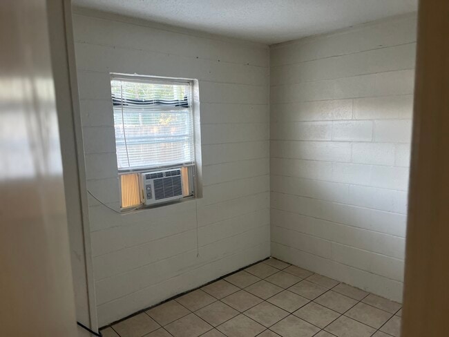 Building Photo - 693 Tyner St