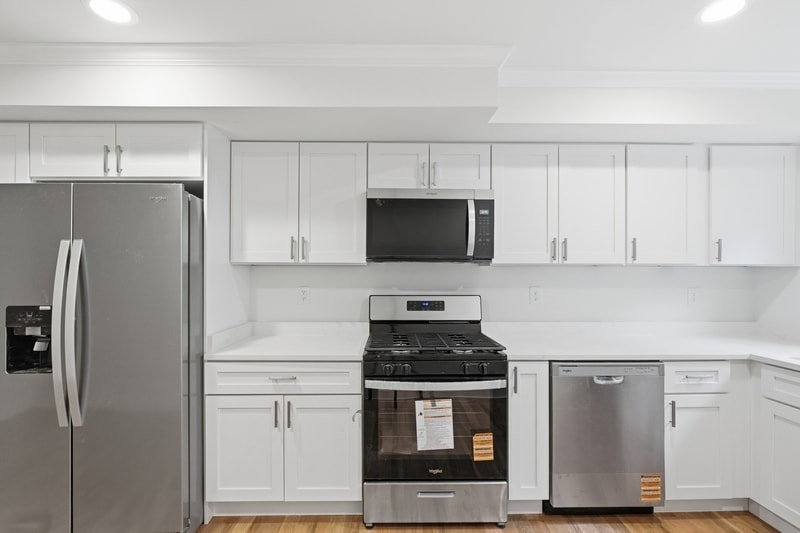 Building Photo - 2212 Cambridge St