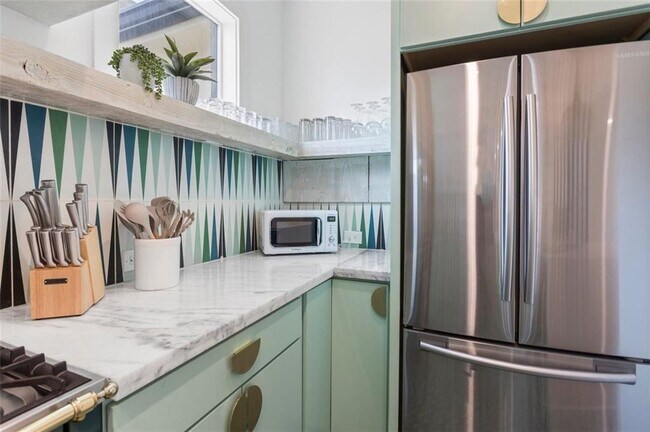 Building Photo - 724 Charles Allen Dr NE