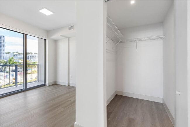 Building Photo - 1770 S Young Cir