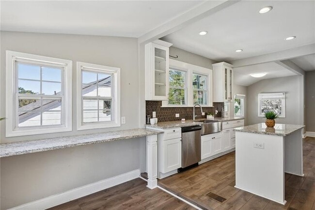 Building Photo - 1654 Westhaven Dr SW