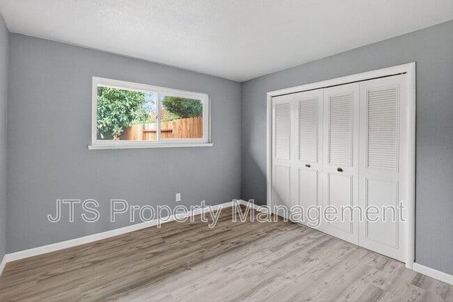 Building Photo - 728 Clipper Way