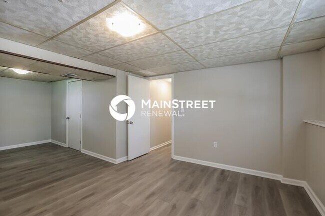 Building Photo - 3 Bedroom Pet-Friendly Home in INDEPENDENC...