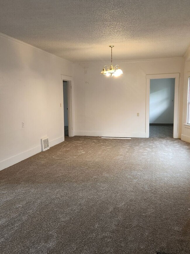 Building Photo - d1128