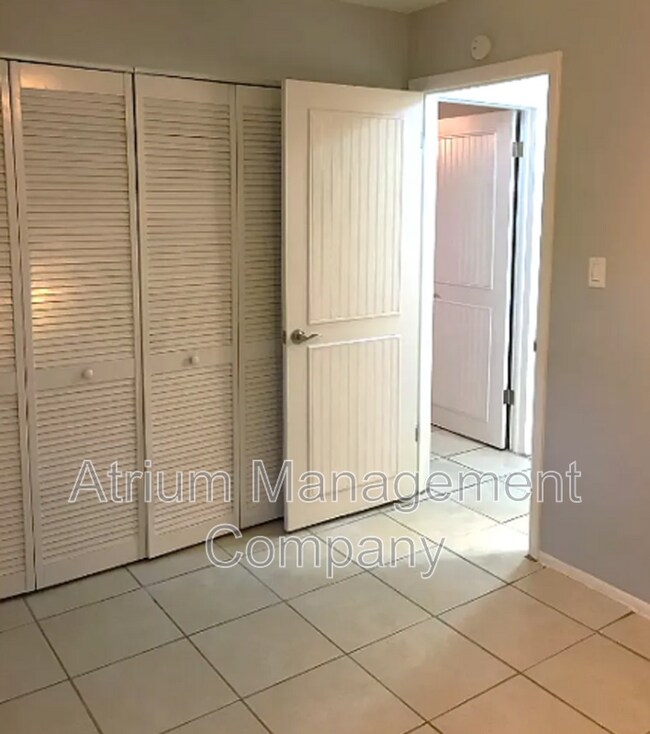 Building Photo - 2399 Eastwood Dr