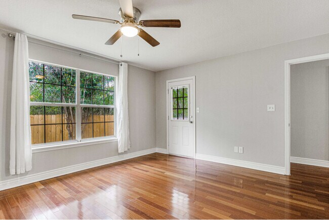 Building Photo - 3420 Riverside Dr