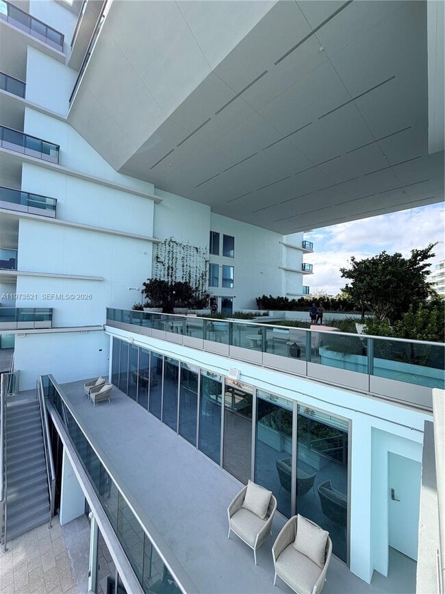 Building Photo - 9201 E Bay Harbor Dr