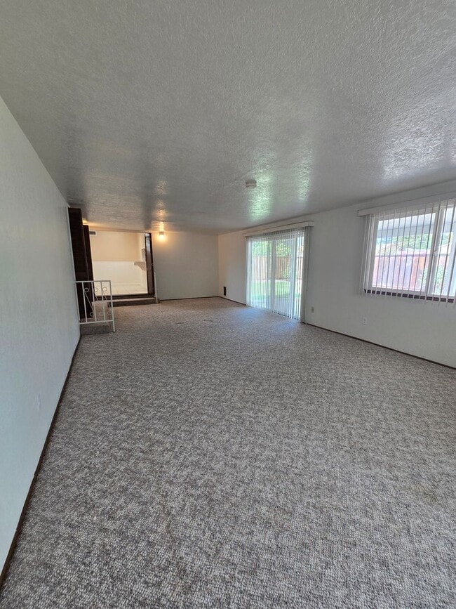 Building Photo - **** MOVE IN SPECIAL- 1/2 OFF FIRST MONTH ...