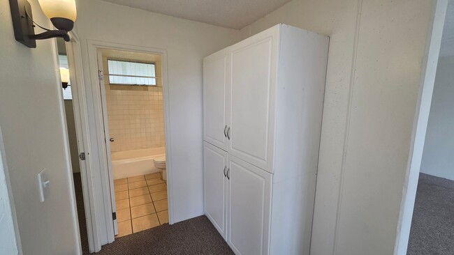 Building Photo - Ridgecrest ~ Spacious 2 Bedroom w/ 2 Reser...