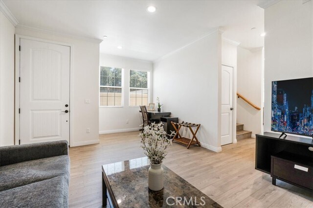 Building Photo - 89 N Grand Oaks Ave