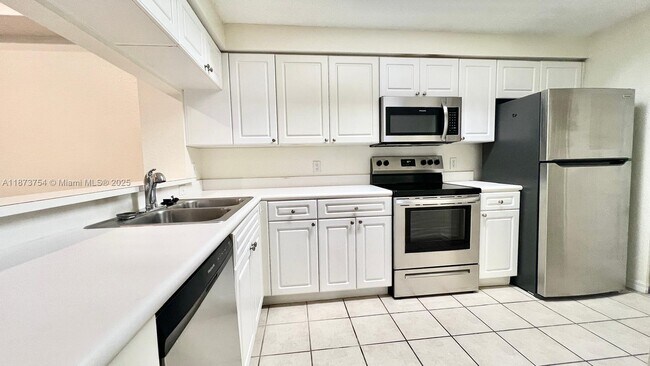 Building Photo - 3019 Alcazar Pl