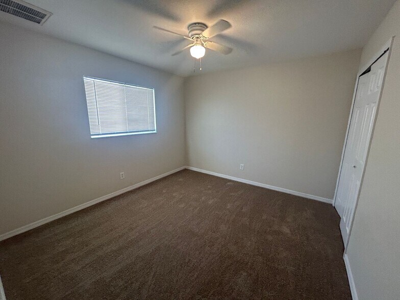 Building Photo - 3 bedroom 2 bathroom single family home