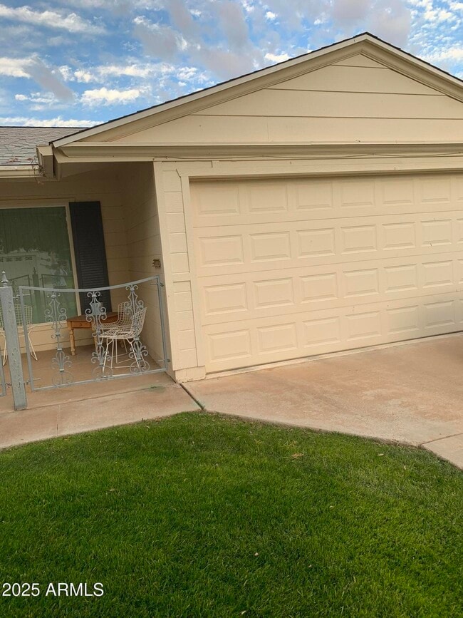 Building Photo - 10202 W Bolivar Dr