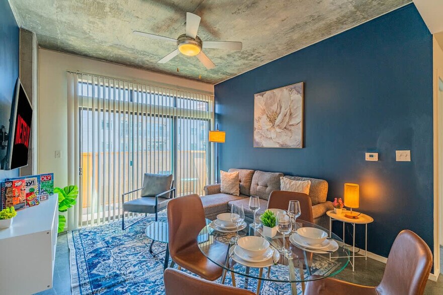 Building Photo - 333 E Roosevelt St