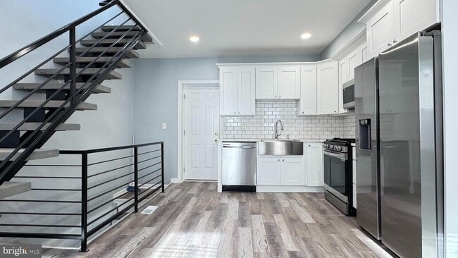 Building Photo - 163 W Palmer St