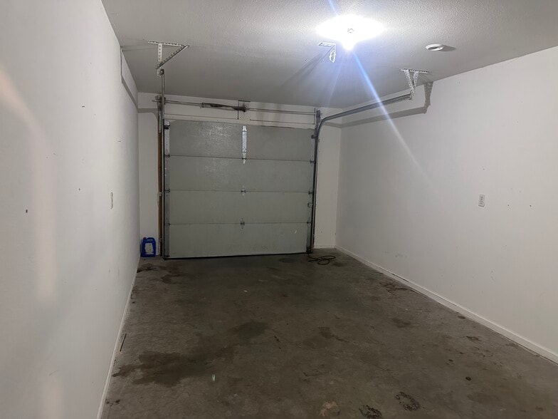 Single car garage - 201 & 203 Walker