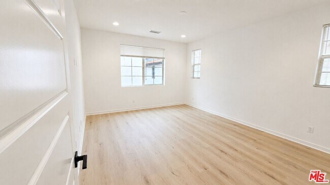 Building Photo - 6972 Calla Lily Dr