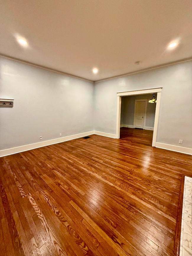 Building Photo - Beautifully Updated Historic Home in Midto...