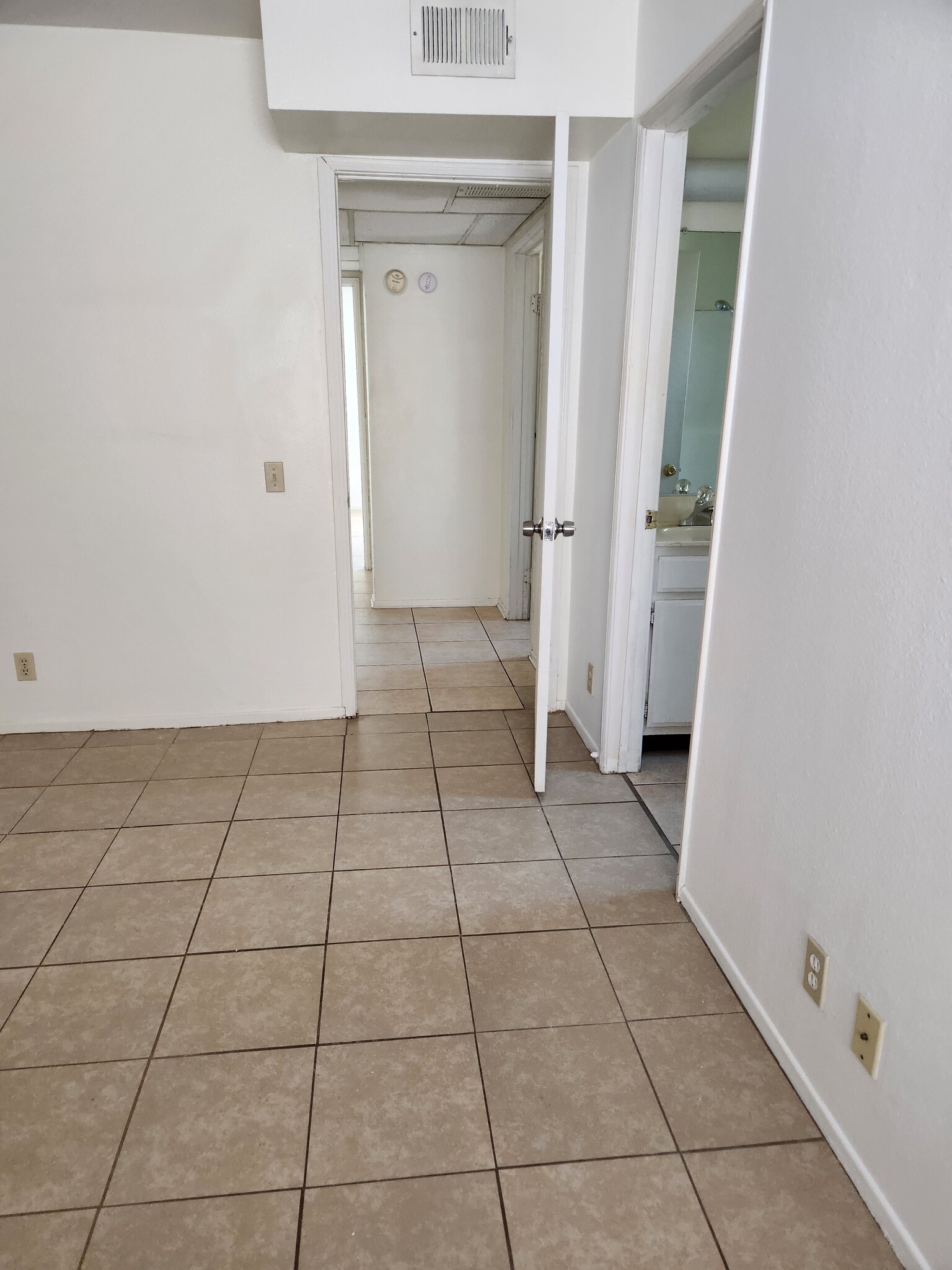 Master, bathroom & hall - 28323 Hillfield Ln