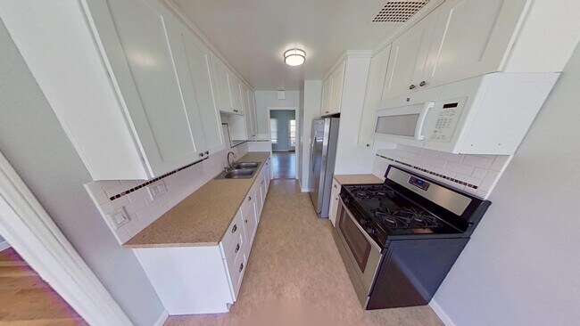 Building Photo - 270 La Verne Ave