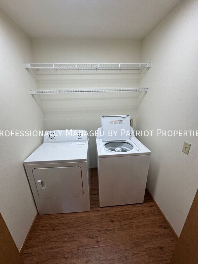 Building Photo - 1609 N Thompson Dr