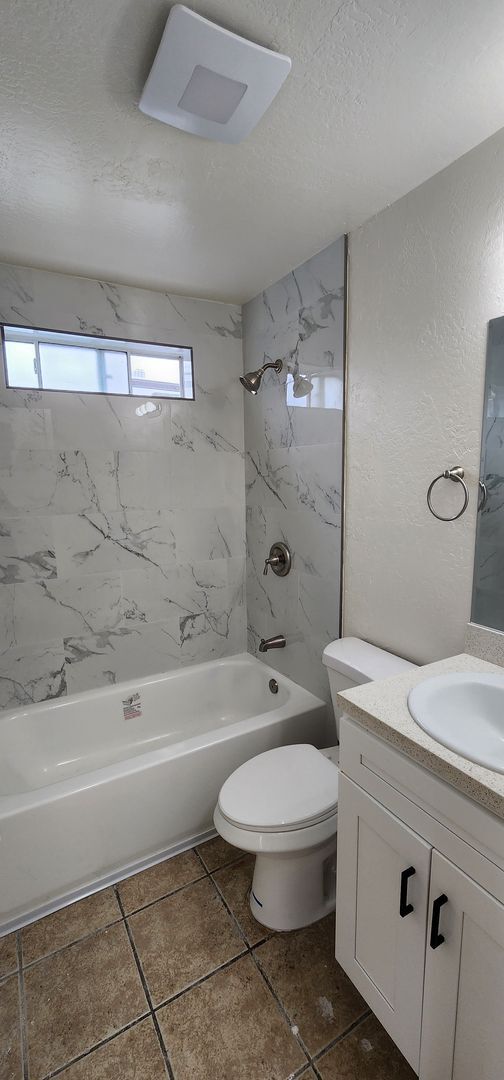 Building Photo - 2 bed, 1 bath