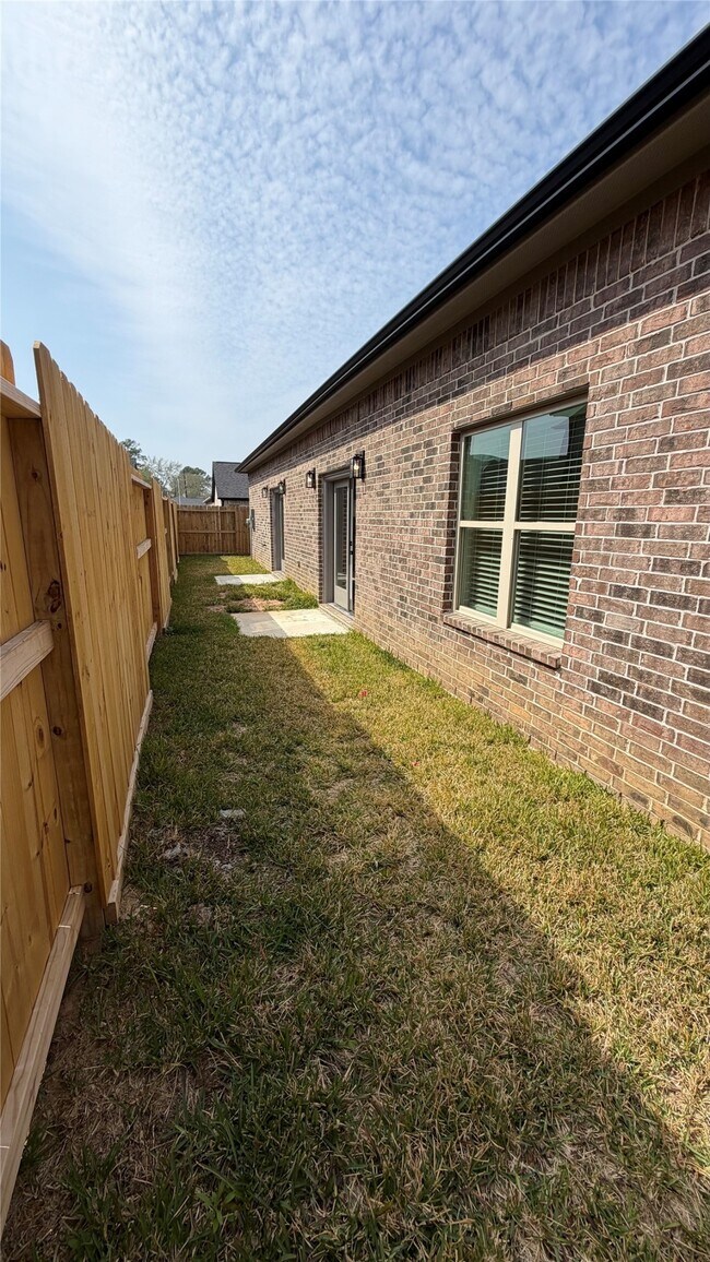Building Photo - 2615 Piemonte Ave