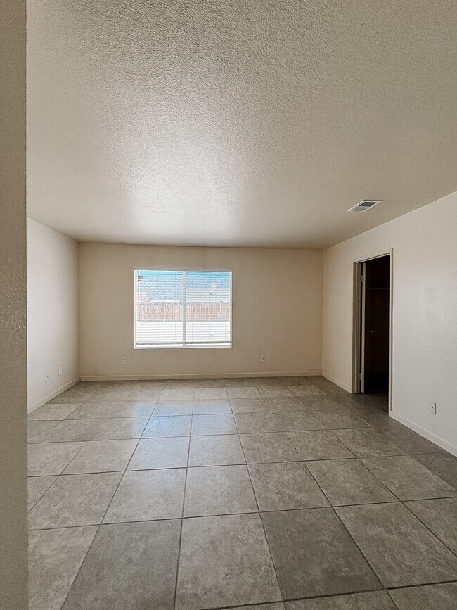 Building Photo - 71531 Sunnyvale Dr