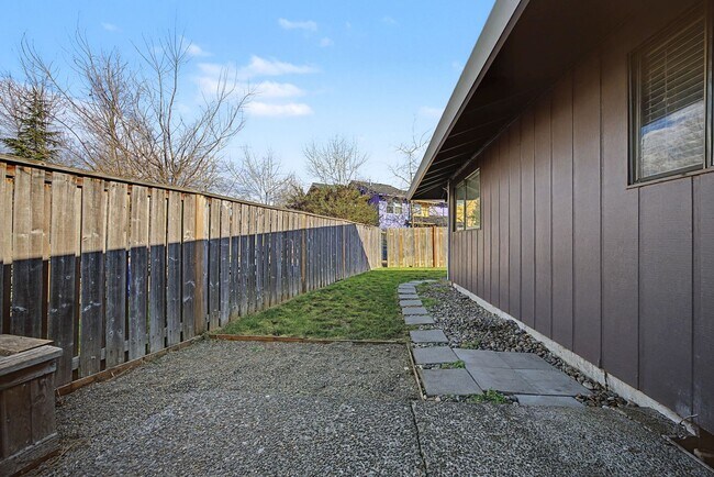 Building Photo - BRUSS01