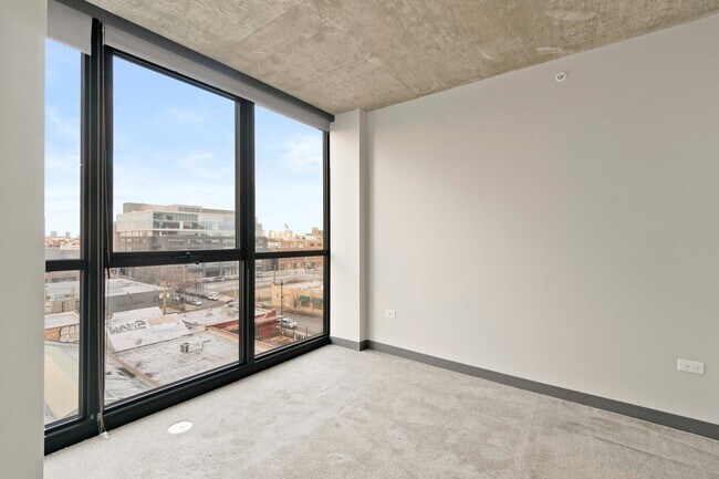 Building Photo - 1372 W Randolph St