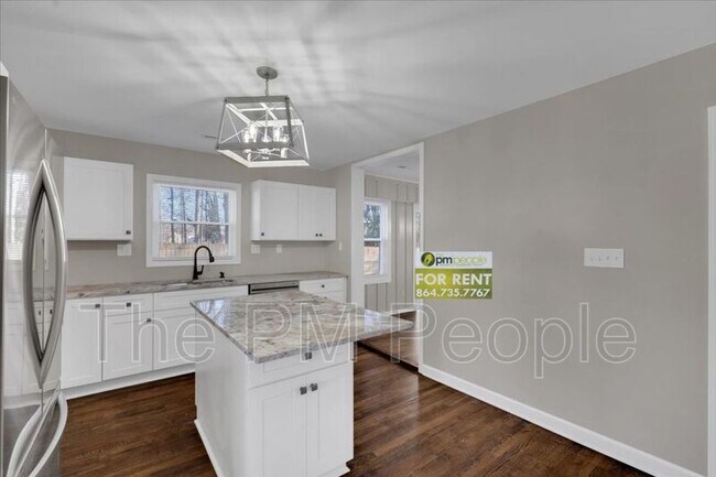 Building Photo - 501 S E St