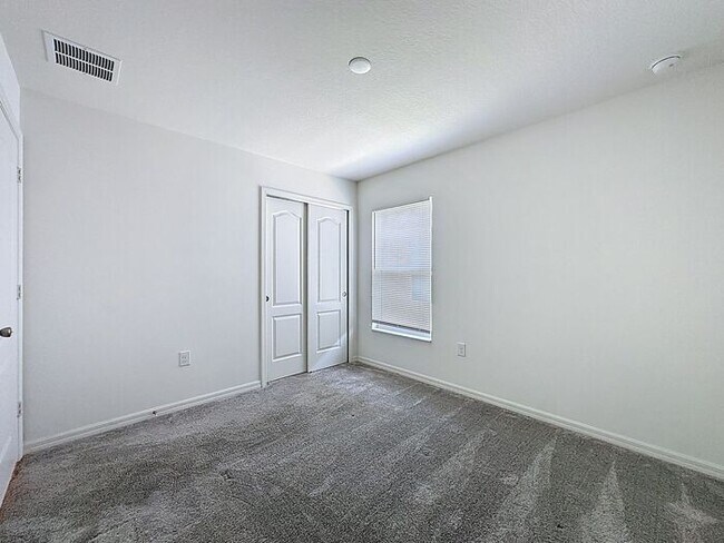 Building Photo - LIKE NEW HOME IN PRESERVATION POINT, Davenport